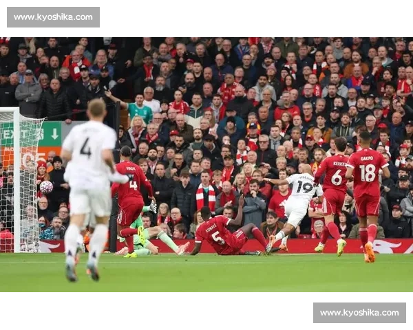 英超冰火夜：曼联 4-2 逆转惊魂，利物浦 3-2 遭四连败